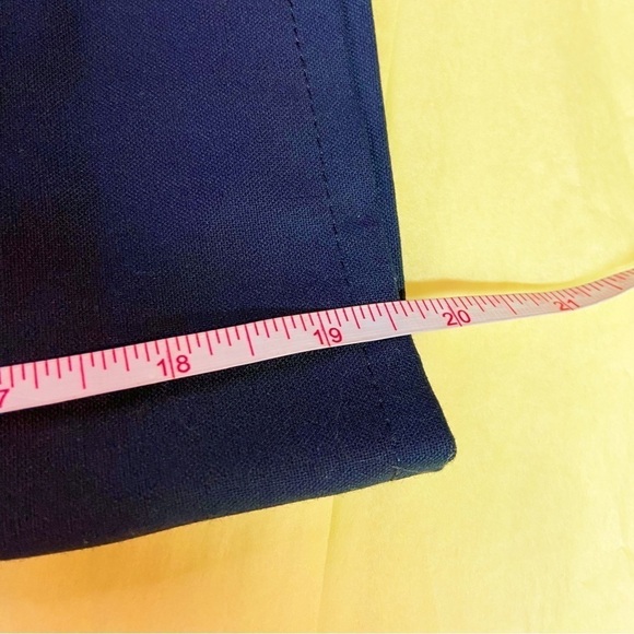 Ann Taylor navy capri pants button hem women's 12 - Picture 10 of 12